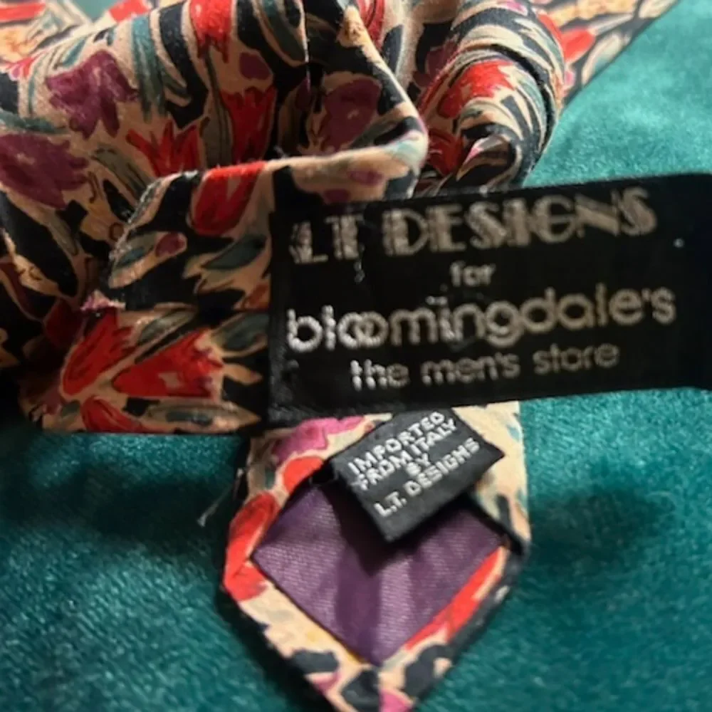 NWT LT Designs for Bloomingdale's Imported from Italy Silk Blend Tie
